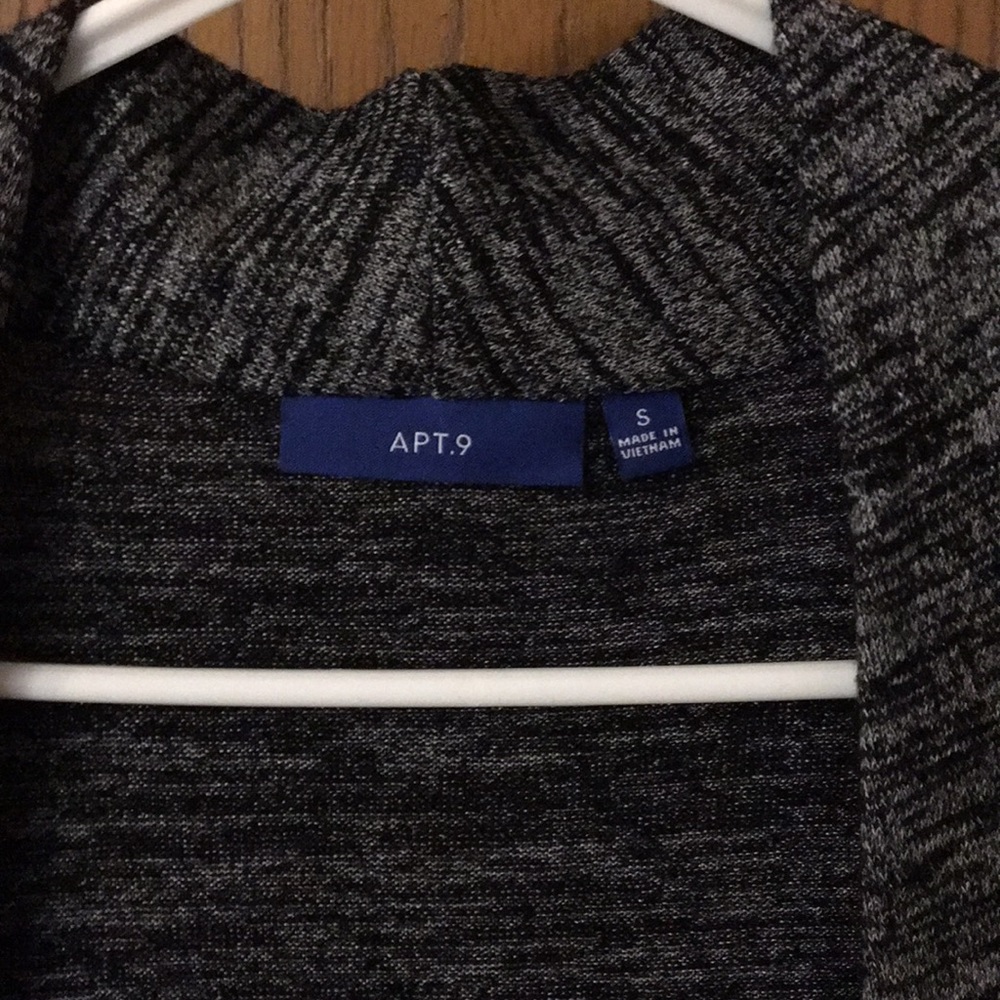 Cardigan - Picture 2 of 6